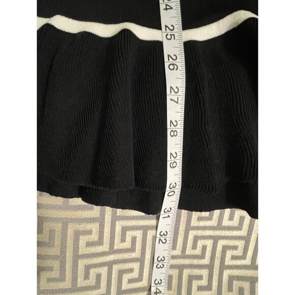 Selfie Couture Black Short Sleeve V-Neck Dress White Trim Pleated Hem Sz M - Picture 9 of 9